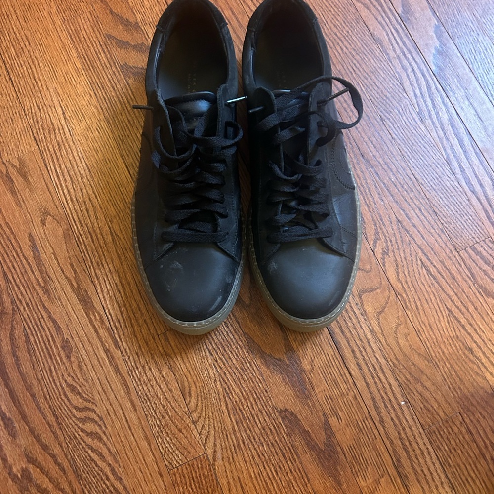 Men's Black Sneak